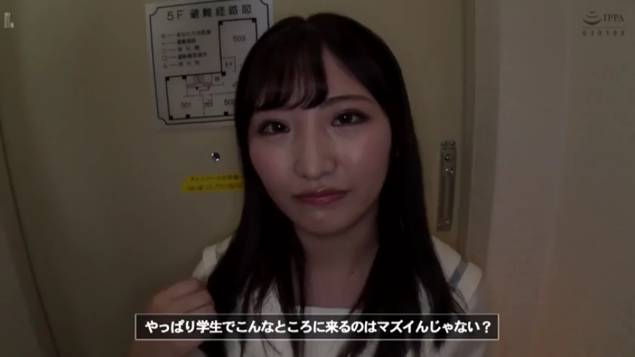 站立 · 面部特写 · 对视 · 水手服 · 长发 · 局促 · 门后 · 避难示意图