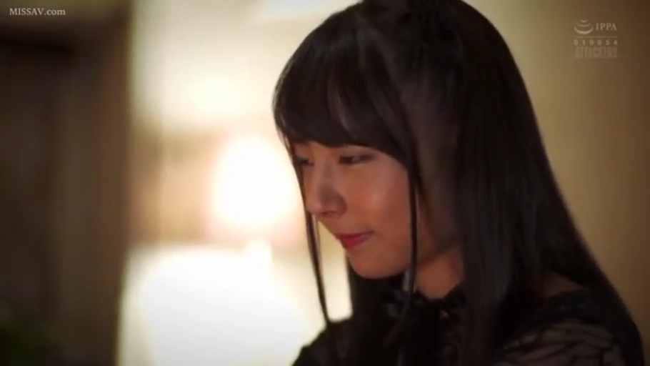 室内 · 顔部のクローズアップ · 恥ずかしがり屋 · 长发 · 静止 · 黑色蕾丝 · 微侧头