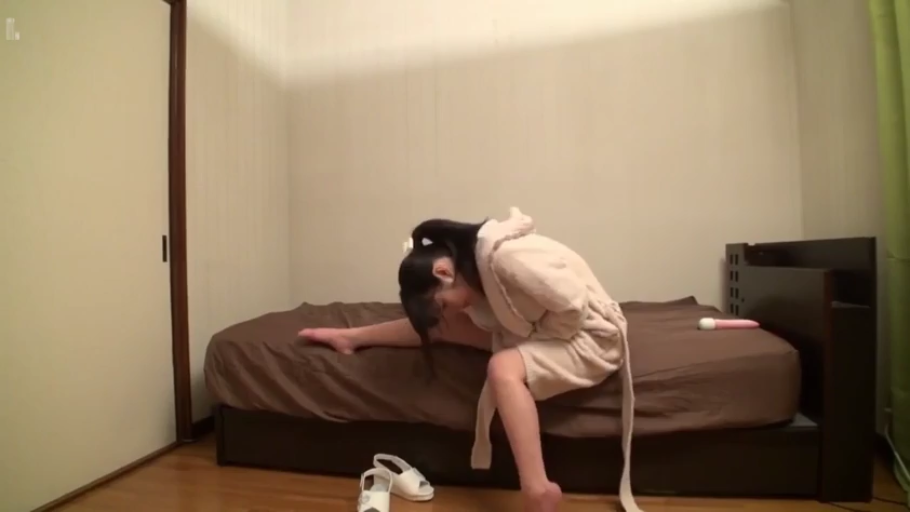 室内 · 投入 · 全裸 · 口交 · 跪姿 · 窗帘 · 三人行 · 口部特写