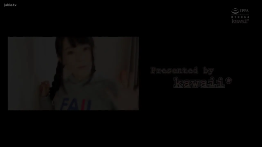 室内 · 微笑 · 近景 · 装饰灯 · 灰色卫衣 · 招手 · 活力少女 · 问候