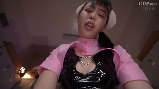 室内 · 半身特写 · 粉色护士服