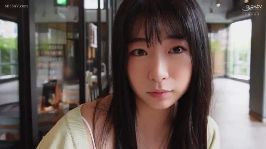 脸部特写 · 自然 · 凝视 · 针织衫 · 餐厅 · 正面坐姿 · 黑长直