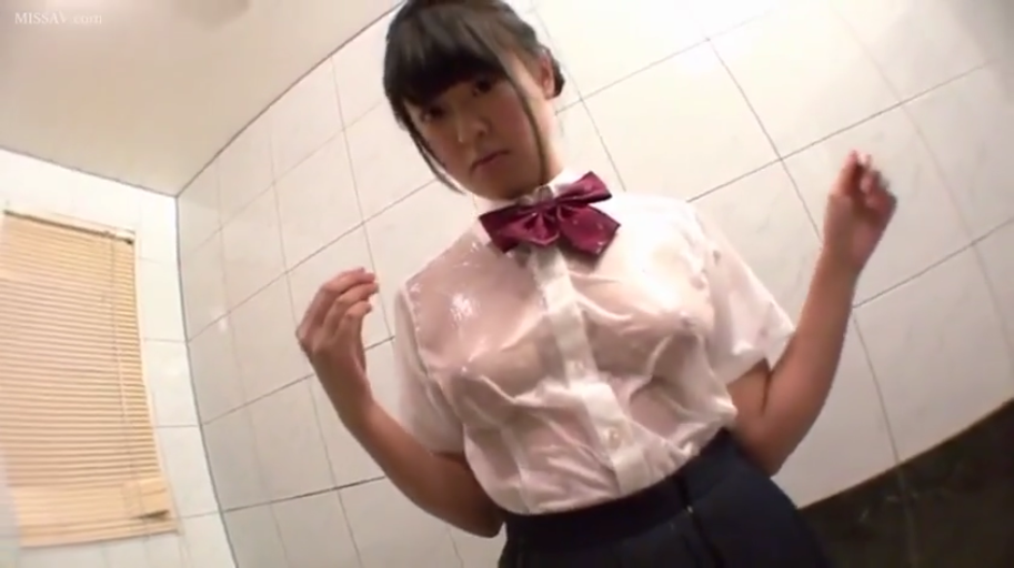坐姿 · 半身 · 书本 · 恬静 · 户外公园 · 白色校服 · 写字 · 清新