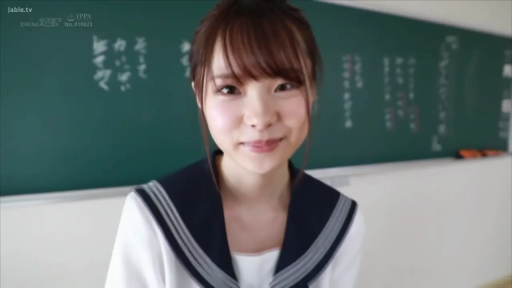 教室 · 微笑 · 顔のクローズアップ · 对视 · 黑板 · 水手服 · 长发 · 正面