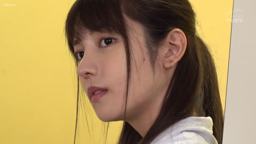 室内 · 脸部 · 平静 · 回眸 · 衬衫 · 注视 · 特写