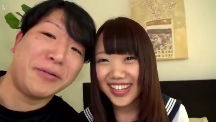 室内 · 顔部のクローズアップ · 微笑 · カメラに向かって · 水手服 · 二人 · 相互靠拢