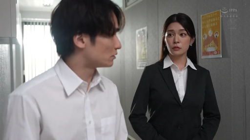 严肃 · 站立 · 中景 · 职业装 · 走廊 · 对视 · 职场 · 海报