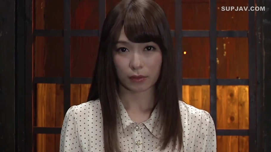 室内 · 面部特写 · 正面 · 波点衬衫