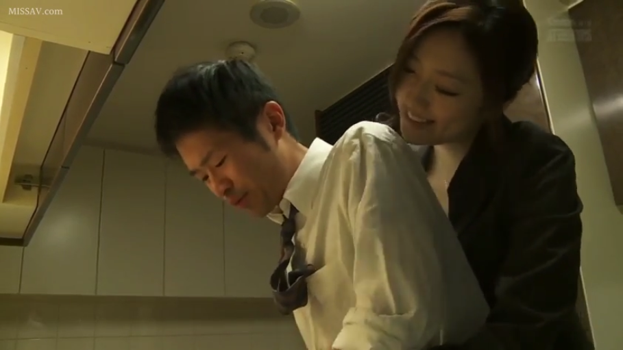 中景 · 职业装 · 厨房