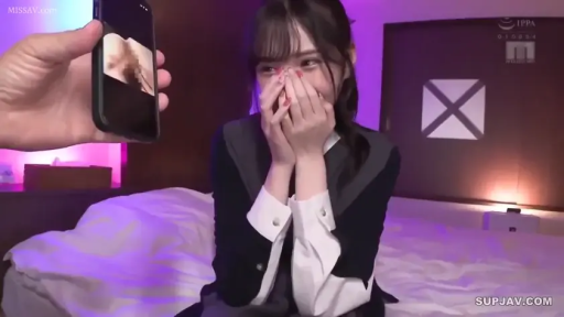 Sitting Posture · shy · Medium shot · 制服 · 酒店 · 手机 · 捂脸 · Japanese AV