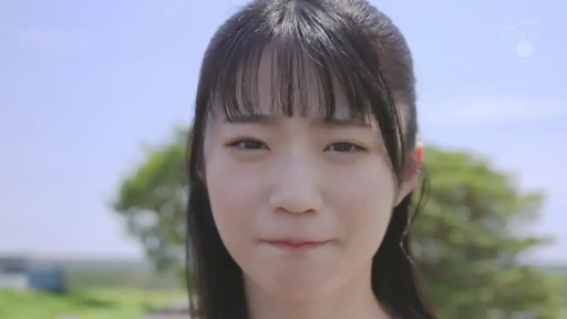 面部 · 平静 · 注视 · 户外 · 日常服饰 · 正面站立 · 清纯特写