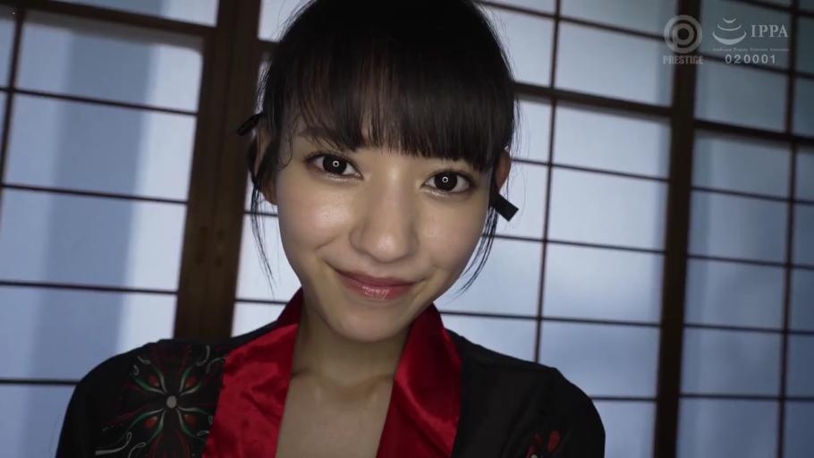 室内 · 面部 · 第一视角 · 微笑 · 注视 · 和服 · 正对镜头