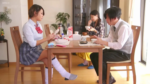 坐姿 · 全景 · 自然 · 多人 · 餐厅 · JK制服 · 用餐 · 餐具