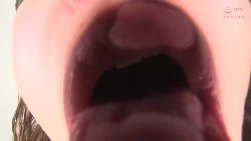 室内 · 张嘴 · 口腔 · 极端特写 · 展示口腔