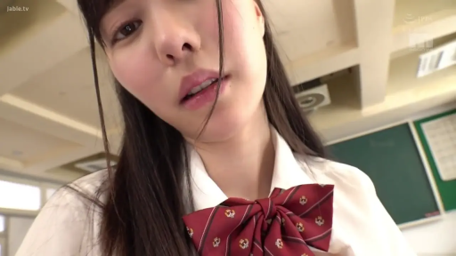 教室 · 平静 · 白衬衫 · 面部特写 · 中文字幕 · 独白 · 俯视