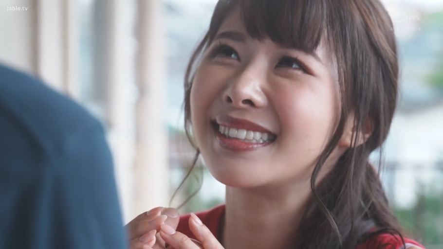 Sweet · Gaze · 特写 · 清纯 · Look up · 红色上衣 · 户外阳台