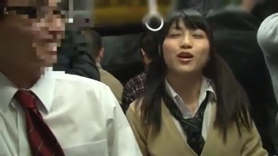 俯身 · 脸部 · 全裸 · 卧室 · 床 · 诱惑 · 凝视 · POV