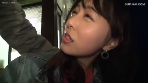 室内 · 顔のクローズアップ · 抬头 · 牛仔外套