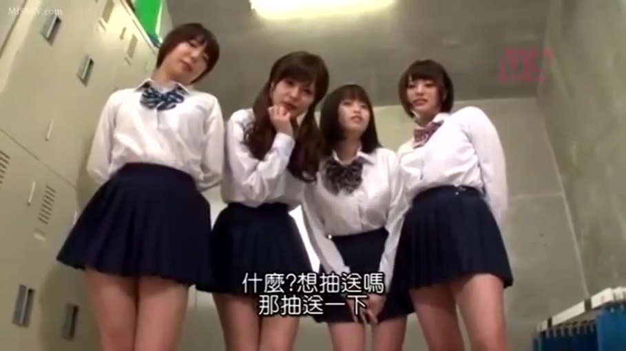 全身 · 卧室 · 微笑 · 床 · 互动 · 情侣 · 对坐 · 童贞杀毛衣