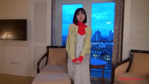 Whole body · Stand · Standing Posture · 平静 · 酒店 · Sweater · Night view · 电视