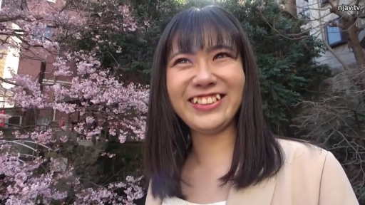 Close-up of the face · Stand · Outdoor · 西装外套