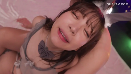 室内 · 脸部特写 · 迷离 · 享受 · 仰卧 · 俯拍 · 蝴蝶结 · 灰色吊带