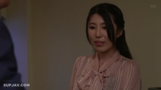 办公室 · 站立 · 中景 · 微笑 · 黑色西装套装 · 职业 · 工牌挂绳 · 双人OL
