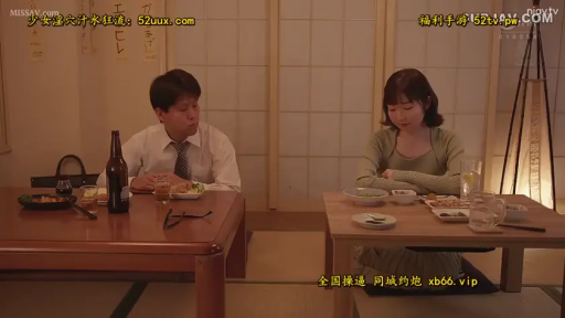 座り姿勢 · 会話 · 平静 · 酒瓶 · シャツ · 居酒屋