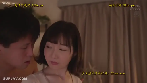 Indoor · 面部特写 · White top