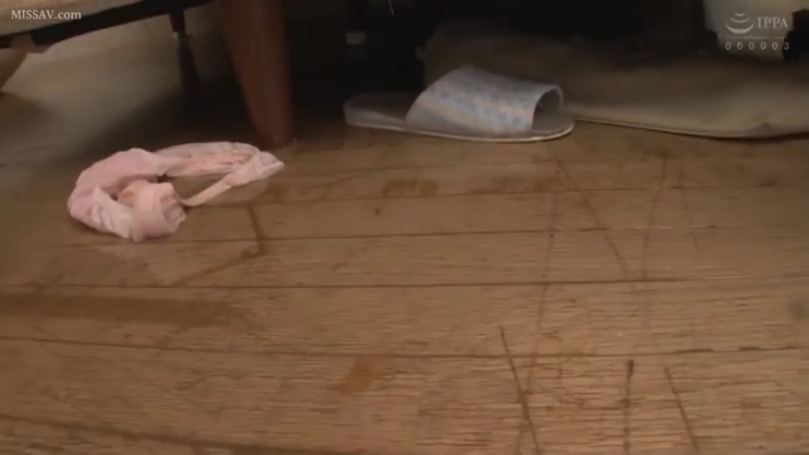 Indoor · 粉色内裤 · 拖鞋 · Item Close-up · 脱衣后