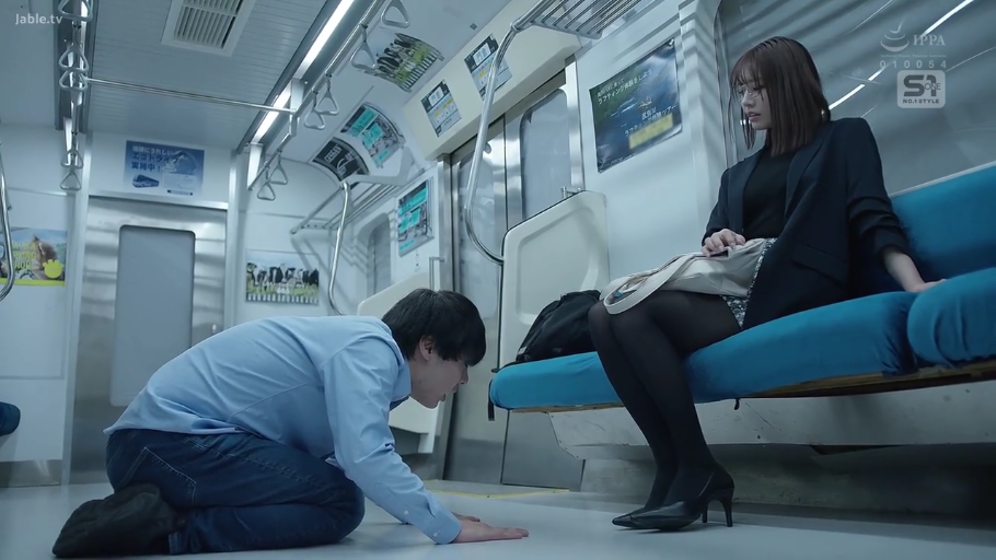 全身 · 跪姿 · 手提包 · OL · 职业套装 · 电车 · 冷漠 · 支配