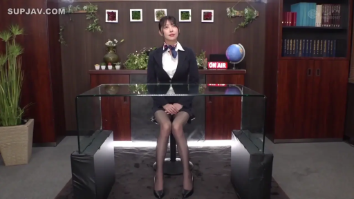 座り姿勢 · 全身 · 職業制服 · 静止 · スタジオ