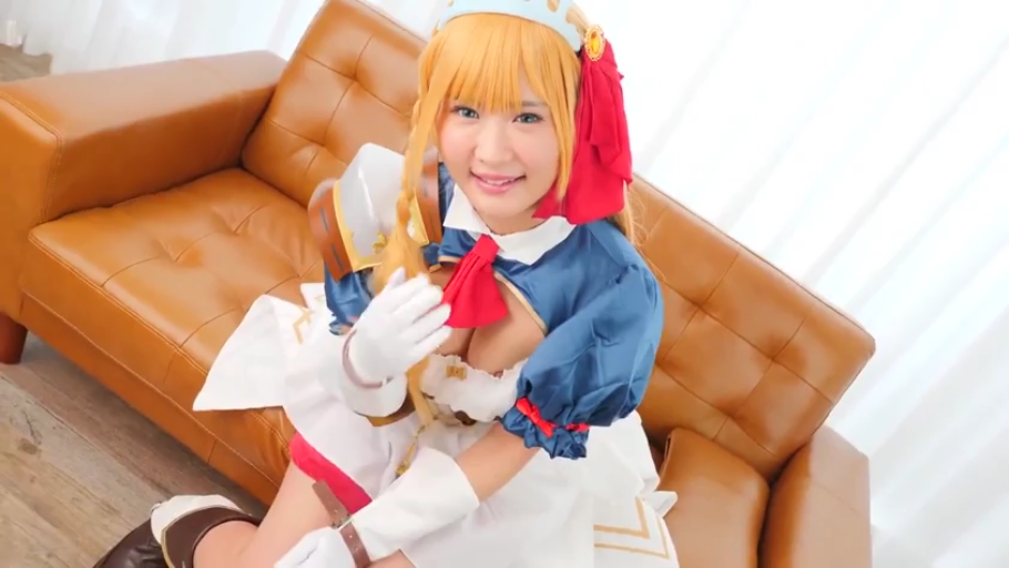 坐姿 · 角色扮演 · 沙发 · 摆拍 · 微笑 · 室内客厅 · Cosplay服装