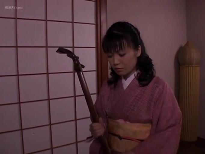 客厅 · 远景 · 痛苦 · 仰卧抬腿 · 昏暗 · 多人性行为 · 封口贴 · 蓝色体育服
