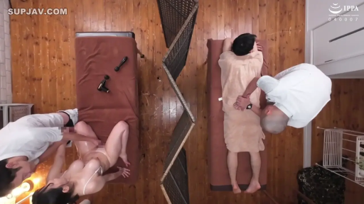 按摩室 · 白色内衣