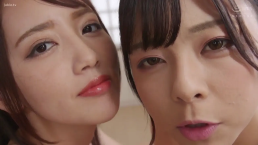 Indoor · 面部特写 · Seduction · Stare · Everyday clothes · 亚洲人 · 相互贴近