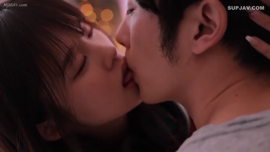 室内 · 陶醉 · 灰色上衣 · 面对面 · 舌吻 · 嘴部特写 · 日本AV