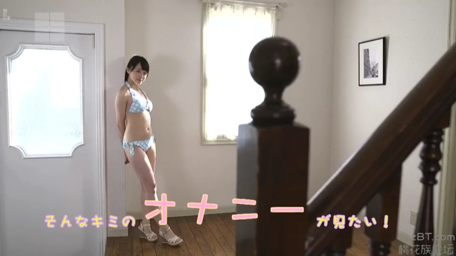 黑色T恤 · 性交 · 愉悦 · 局部马赛克 · 白色沙发 · 男上位 · 室内盆栽