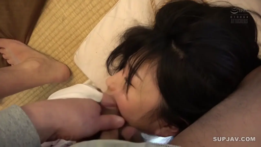 室内 · 脸部特写 · 口交 · 枕头 · 卧姿 · 白衣 · 闭目