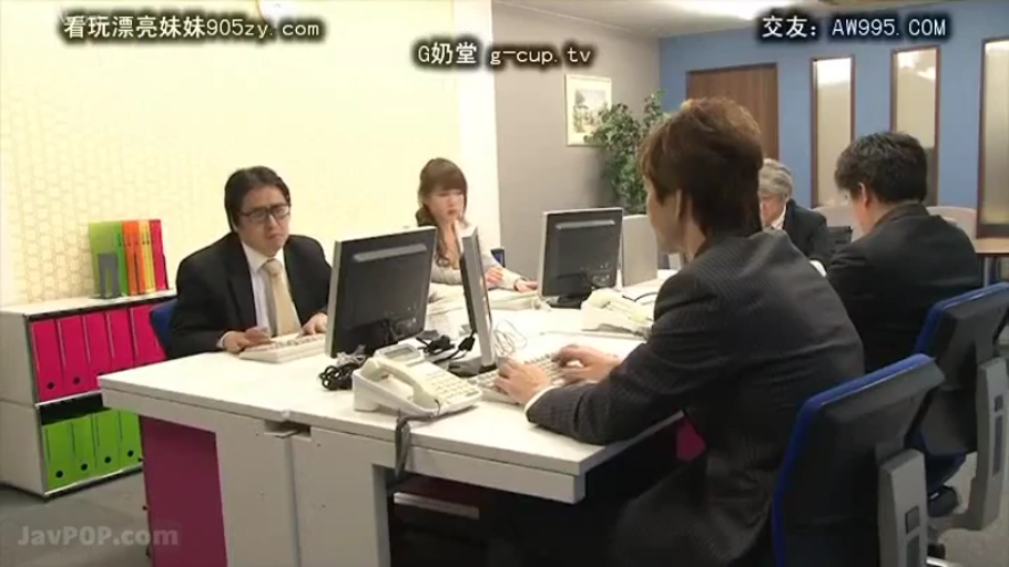 室内 · 坐姿 · 胸部 · 舔乳 · 兴奋 · 粉色内衣 · 男优