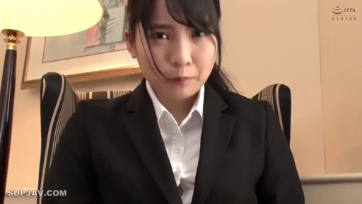 室內 · 坐姿 · 半身 · 職業裝