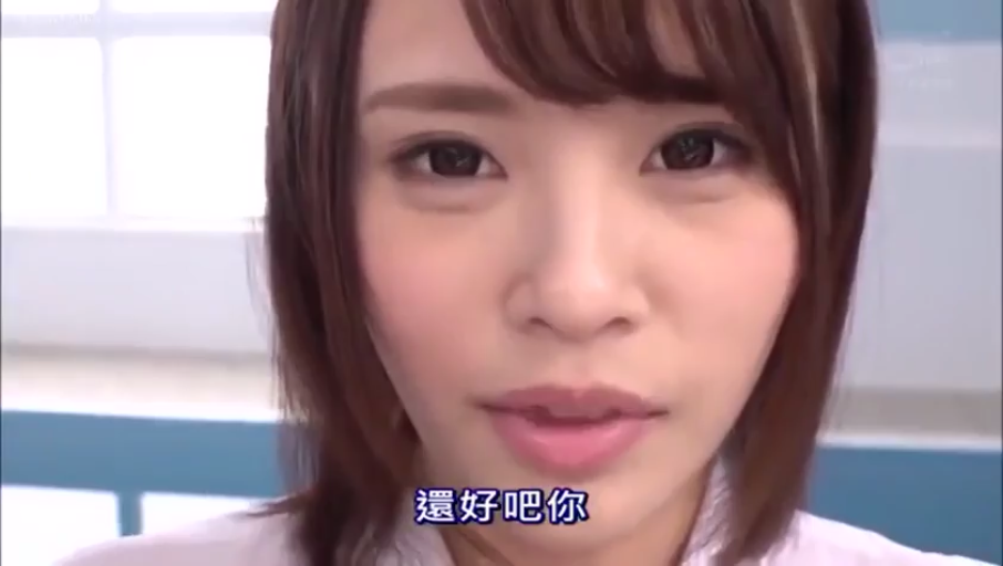 室内 · 脸部特写 · 自然 · 白色衬衫 · 中文字幕 · 说话 · 正对镜头