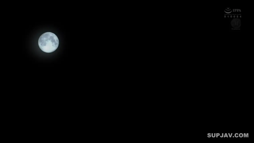 室内 · メガネ · 顔部のクローズアップ · 白衬衫 · 沉稳 · 俯视 · 横顔