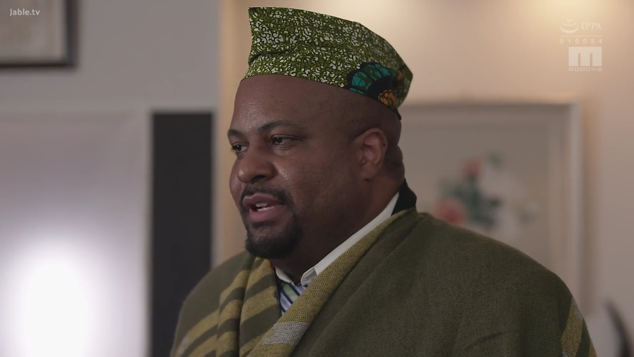 室内 · 顔のクローズアップ · 民族服饰