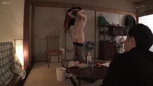 全身 · 展示 · 和室 · 白色内裤 · 站姿 · 自然 · 居家 · 電動扇