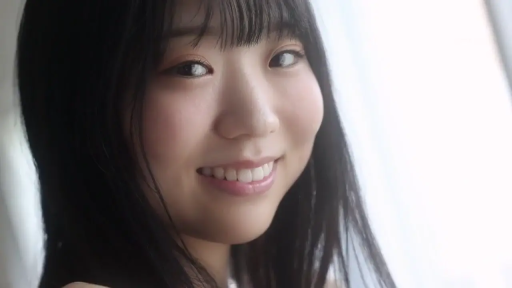 室内 · 脸部特写 · 甜美 · 微笑 · 裸体 · 清纯 · 侧头