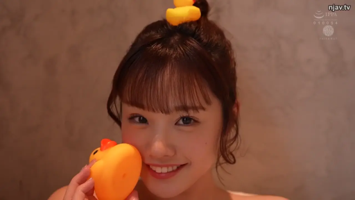 顔部のクローズアップ · 浴室 · 裸体