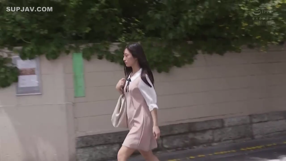 室内 · 跪姿 · 第一人称视角 · 男根 · 准备口交 · 张口专注 · 面部与阴茎特写 · 全裸上空