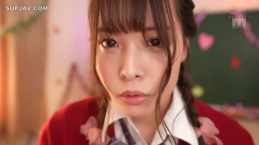 俯身 · 校服 · 教室 · 脸部 · 注视 · 黑板 · 无辜 · 纯欲