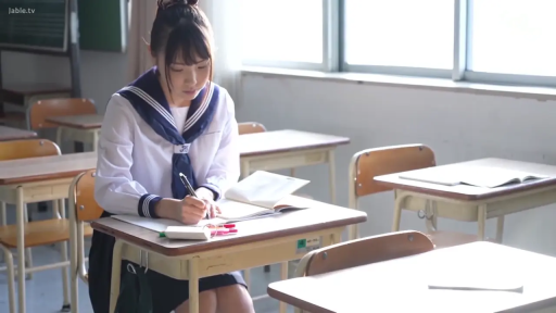 坐姿 · 全身 · 教室 · 课桌 · 认真 · 清纯 · 水手服 · 写字